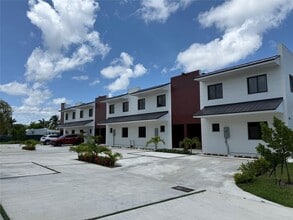 Building Photo - 936 NW 10th St