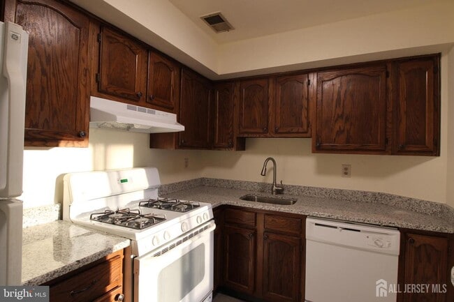 Building Photo - 103 Claridge Ct