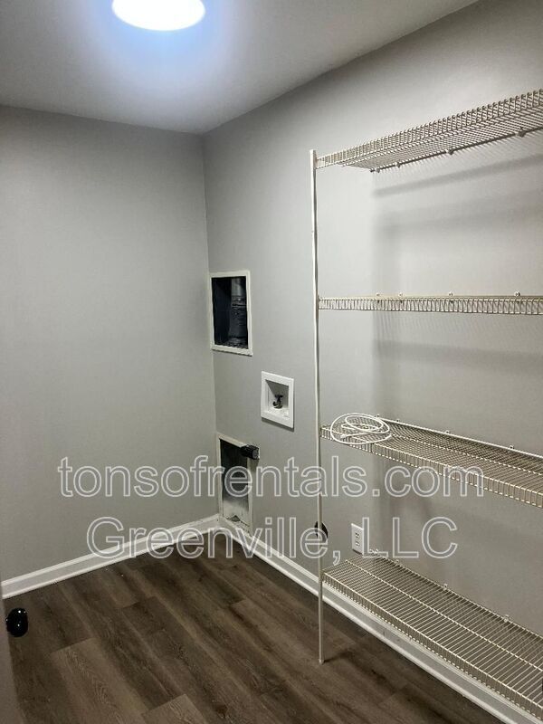 Building Photo - 7 Stonington Way