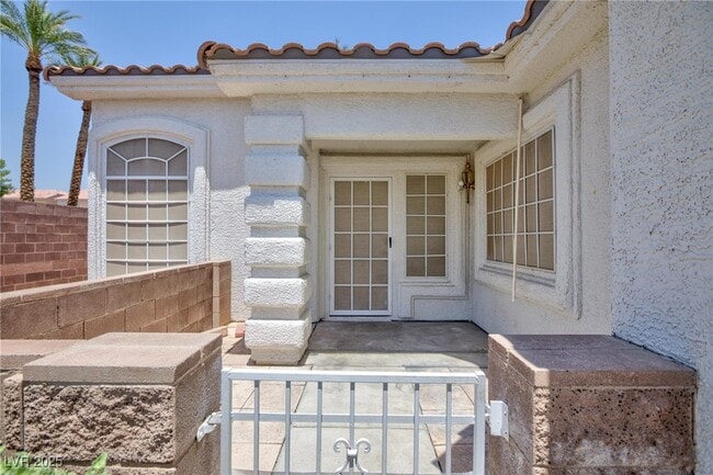 Building Photo - 10022 Catalina Canyon Ave