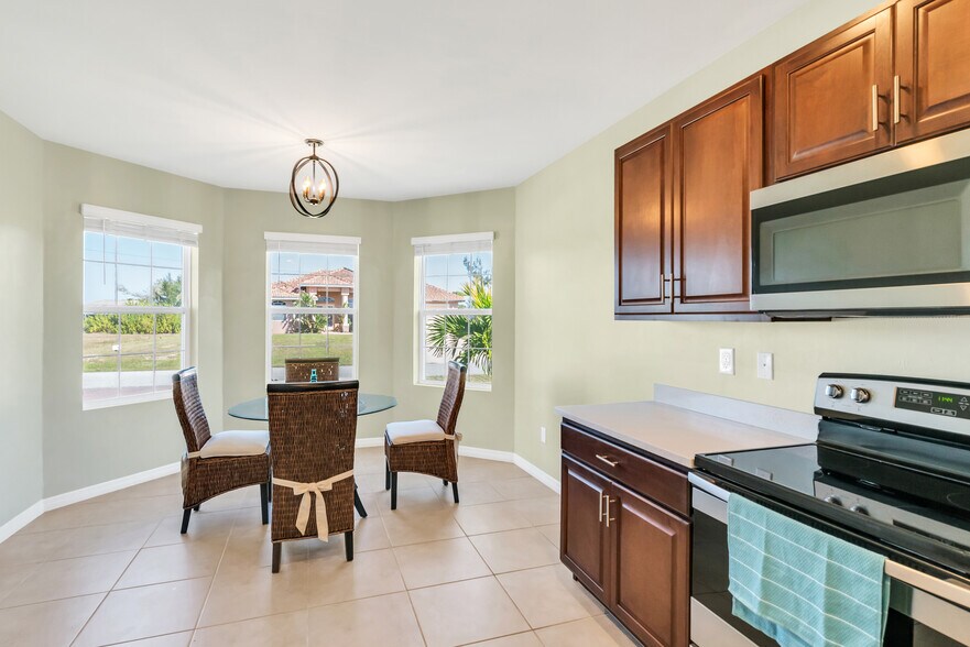 Building Photo - 1812 NW 13th Ter