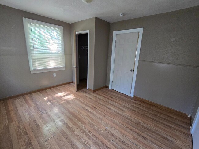 Building Photo - 240 Mc Alpine Dr