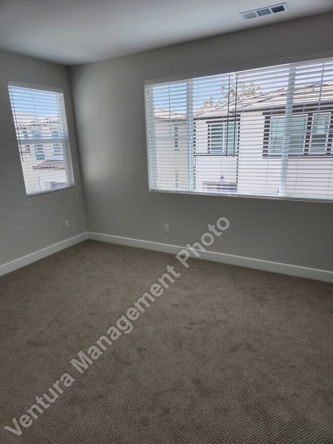 Building Photo - 3020 Harrison Ln