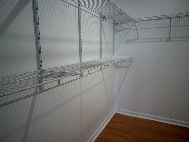 Building Photo - 10007 Winding Lake Rd