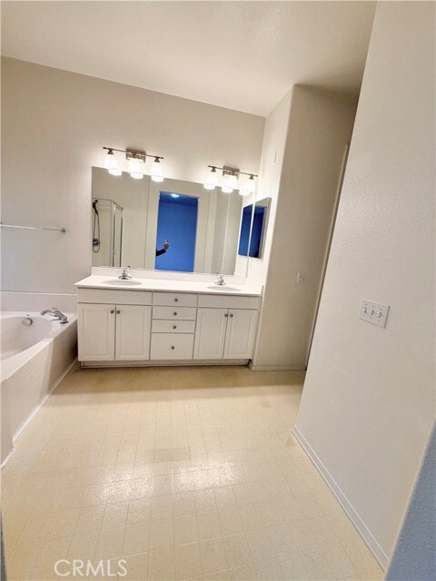 Building Photo - 7161 East Ave