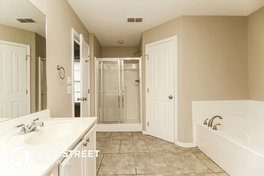 Building Photo - 2116 Camille Dr