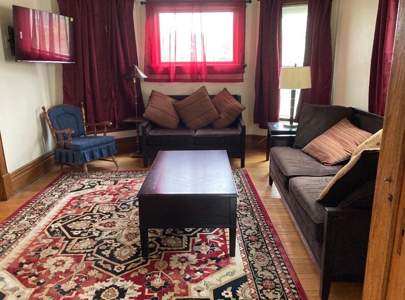 TV room - 212 E South St