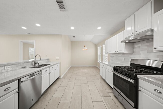 Building Photo - 3002 Palace Oaks Dr