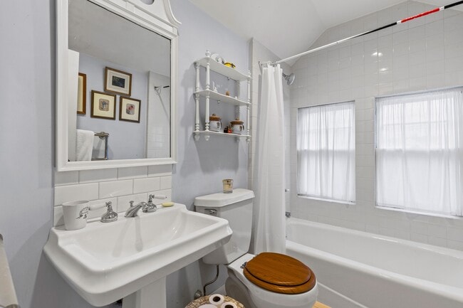 Building Photo - 13 Lockwood Ave