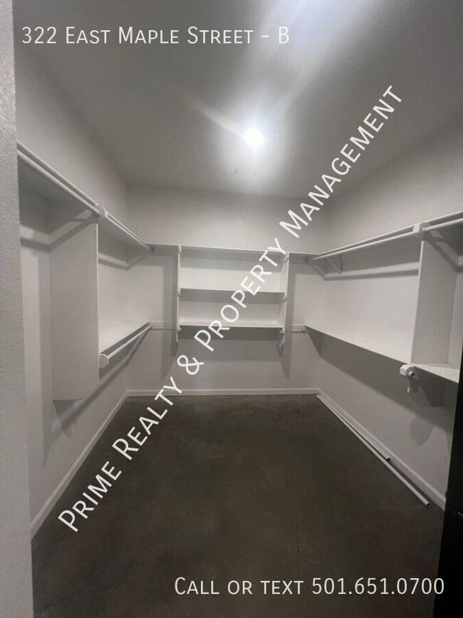 Building Photo - 322 E Maple St