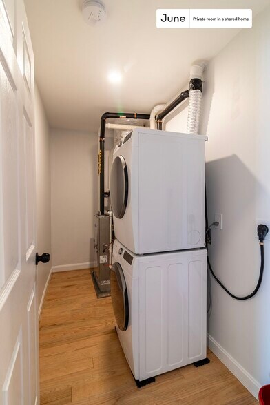 Building Photo - Room in Shared 3 bed/2 bath home in JFK/UMass