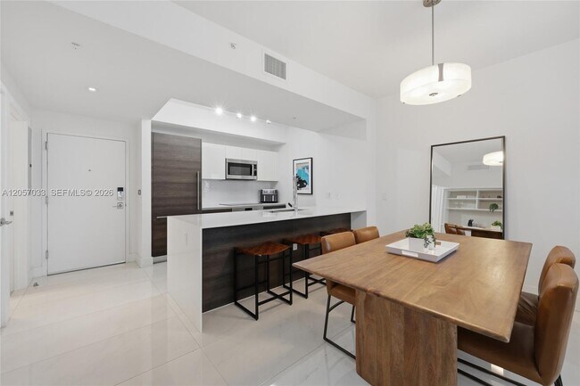 Building Photo - 301 Altara Ave