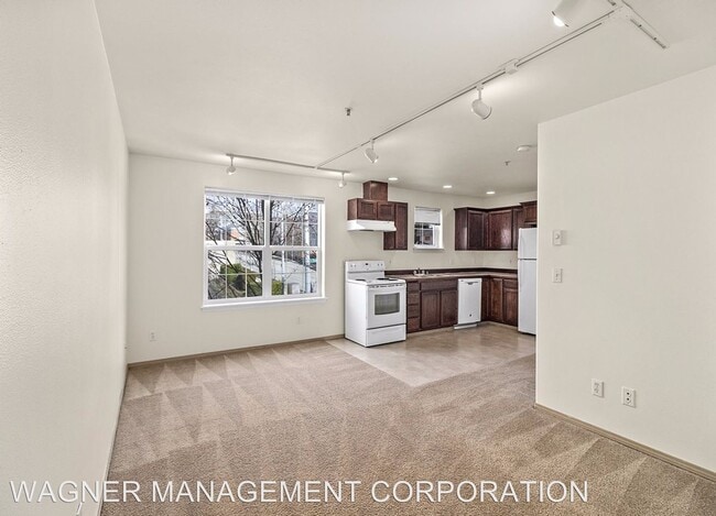 Building Photo - 801 23rd Ave S