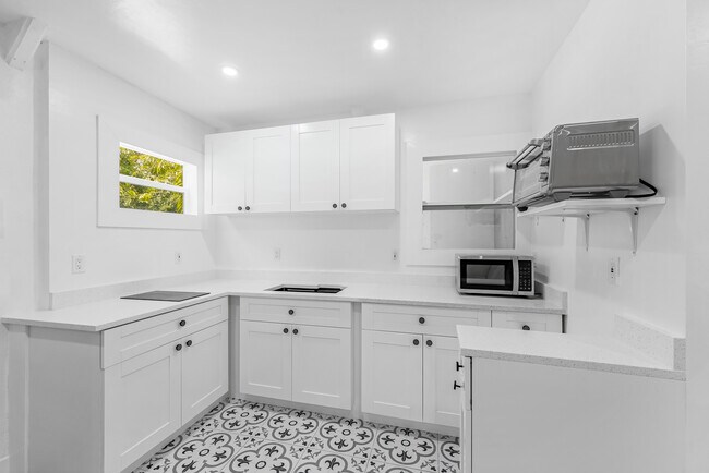 Building Photo - 175 5th St