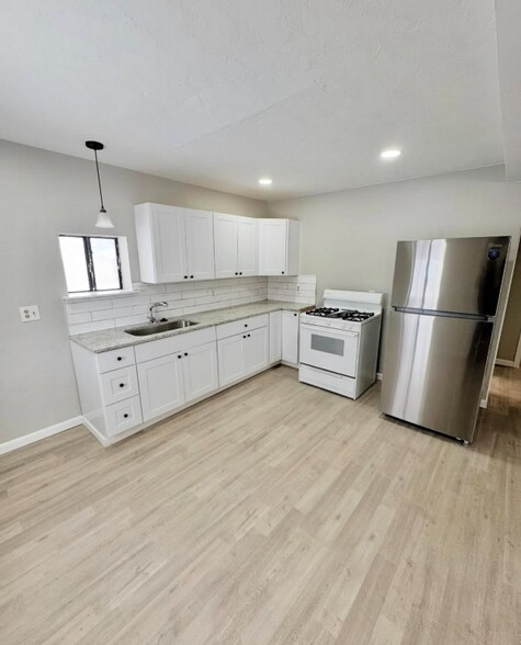 Building Photo - 404 N Walnut St