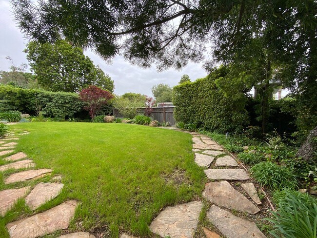 Building Photo - Beautiful 3 Bedroom Mission Canyon Home wi...