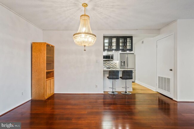 Building Photo - 5902 Mt Eagle Dr