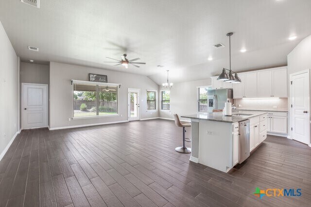 Building Photo - 1802 Rustic Manor Dr