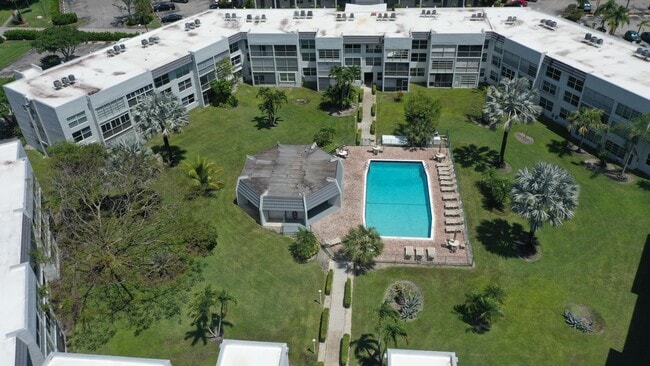 Building Photo - 6650 Royal Palm Blvd