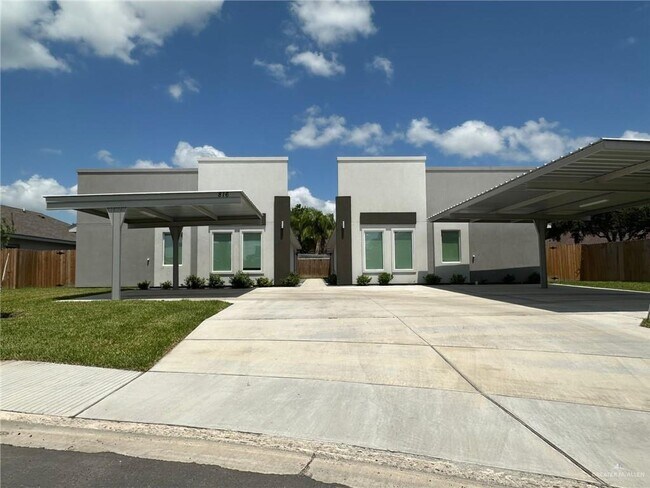 Primary Photo - 17 Dove Ave