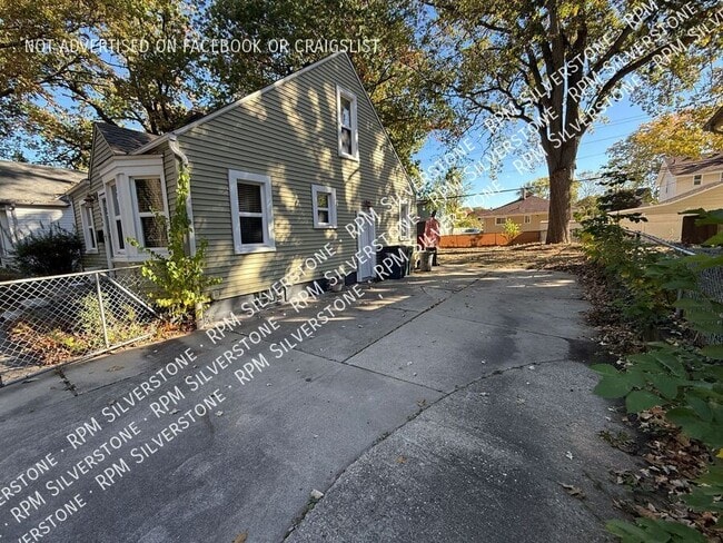 Building Photo - 2664 Tyler-