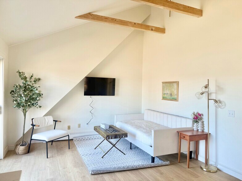 Building Photo - 243 Basin Point Rd