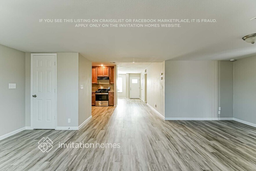 Building Photo - 2128 W Hartford Ave