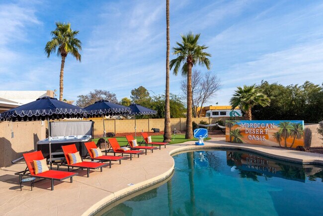 Building Photo - 6235 E Thunderbird Rd