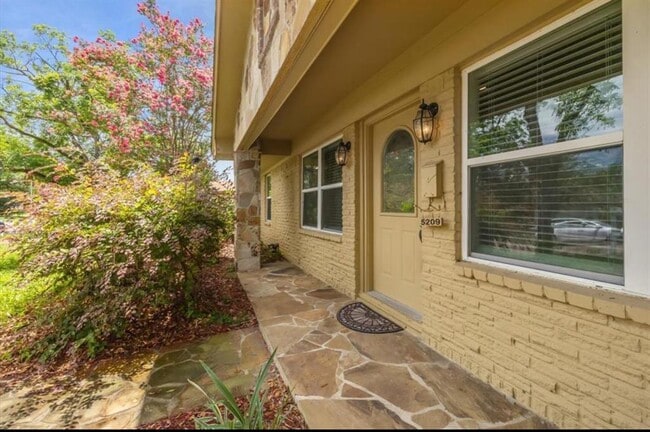 Building Photo - 5209 De Milo Dr