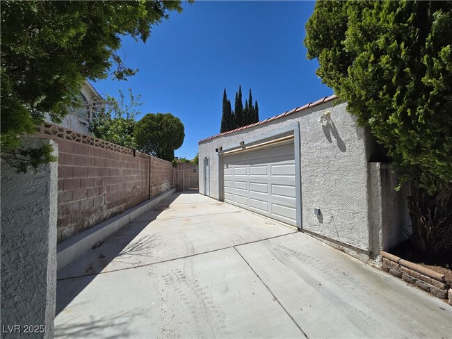 Building Photo - 1512 Oderzo Ln