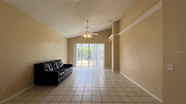 Building Photo - 16713 Rolling Green Dr
