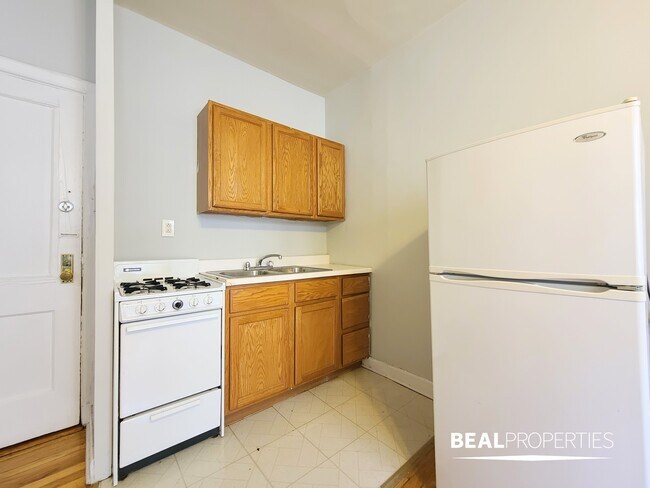 Building Photo - 1050 W George St