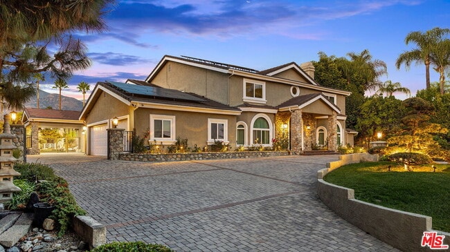 Building Photo - 1047 E Pomello Dr