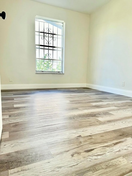 Building Photo - 1146 W 24th St