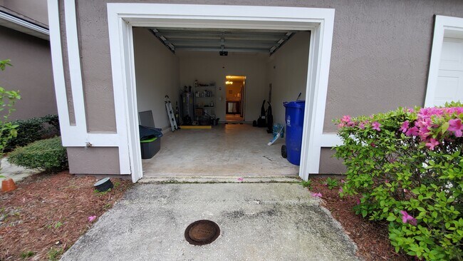 Building Photo - 242 Scrub Jay Dr