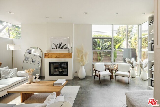 Building Photo - 844 California Ave