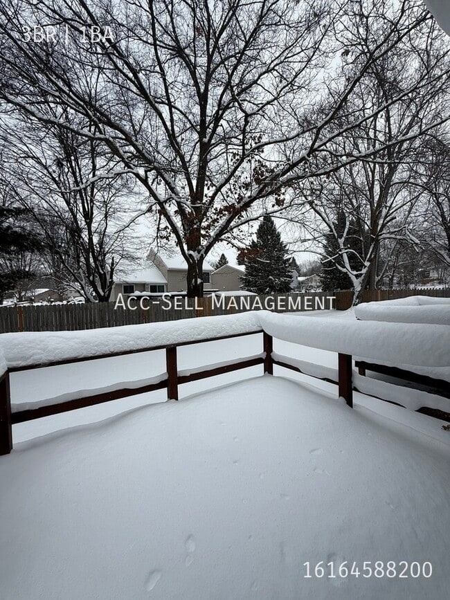 Building Photo - 5796 Christie Ave SE