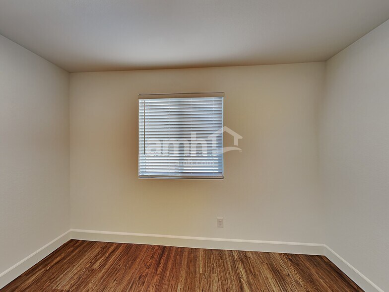 Building Photo - 9131 Crocker Pt Ct