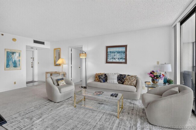 Building Photo - 6895 Willow Wood Dr