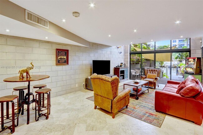 Building Photo - 322 Hendricks Isle