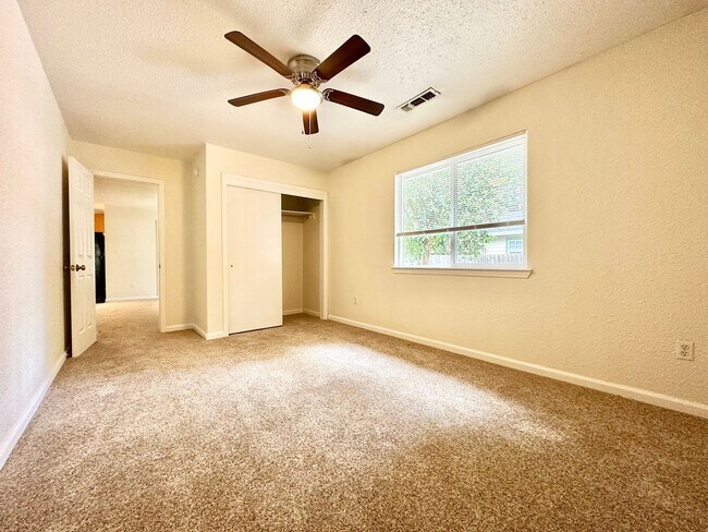 Building Photo - **Pre-Leasing for Summer 2026** Cute 2 Bedroom Home in Avenues