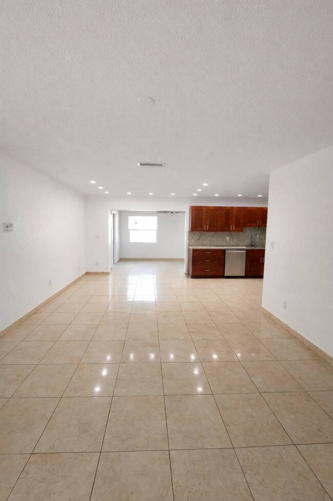 Building Photo - 1220 SW 78th Ave