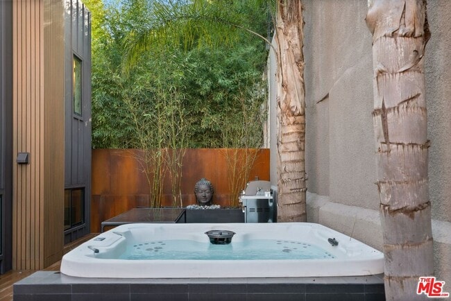 Building Photo - 3601 Dixie Canyon Pl