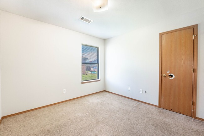 Building Photo - 318 E Marietta Ct