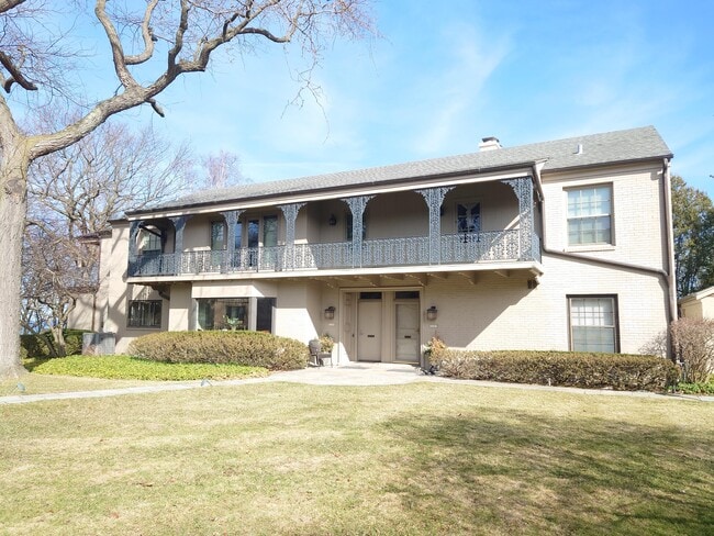 Building Photo - 3222 E Hampshire St