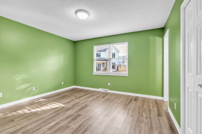 Building Photo - 3BR/2BA Cul-de-Sac Retreat Minutes from Downtown..Fenced Yard & Deck! $2100/mo rent