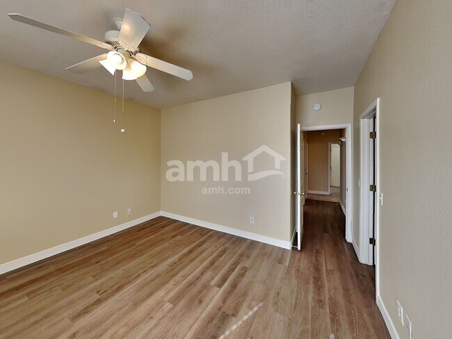 Building Photo - 13571 W Post Dr