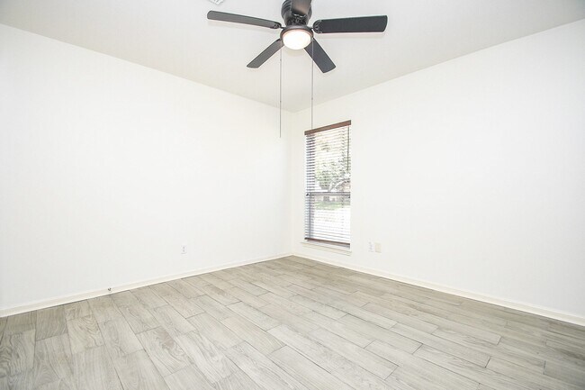 Building Photo - 21327 Park Tree Ln