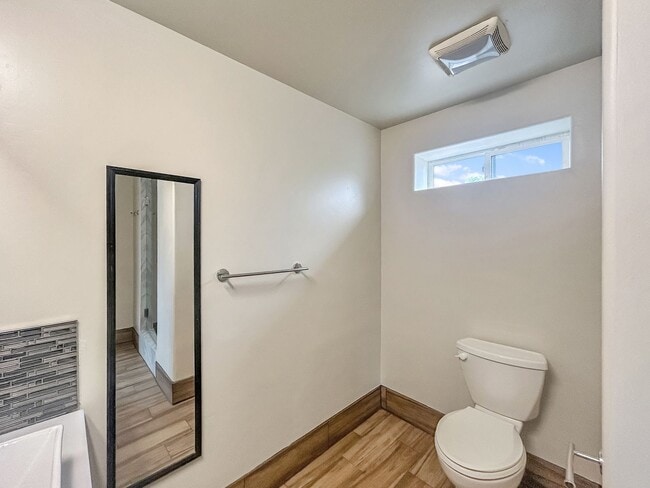 Building Photo - Beautiful 3B/2BA w/ Updated Kitchen and Pool in Clairemont!