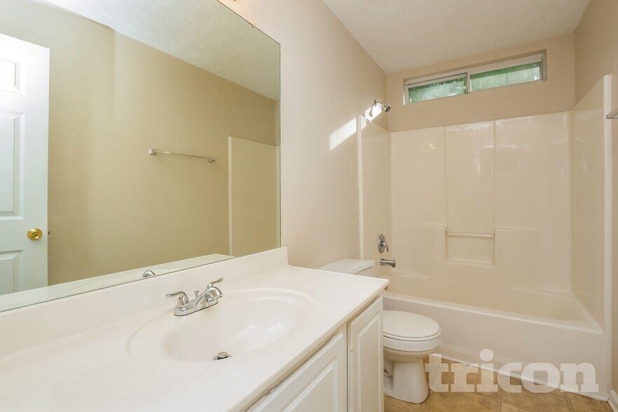 Building Photo - 2255 Hamilton Parc Ln